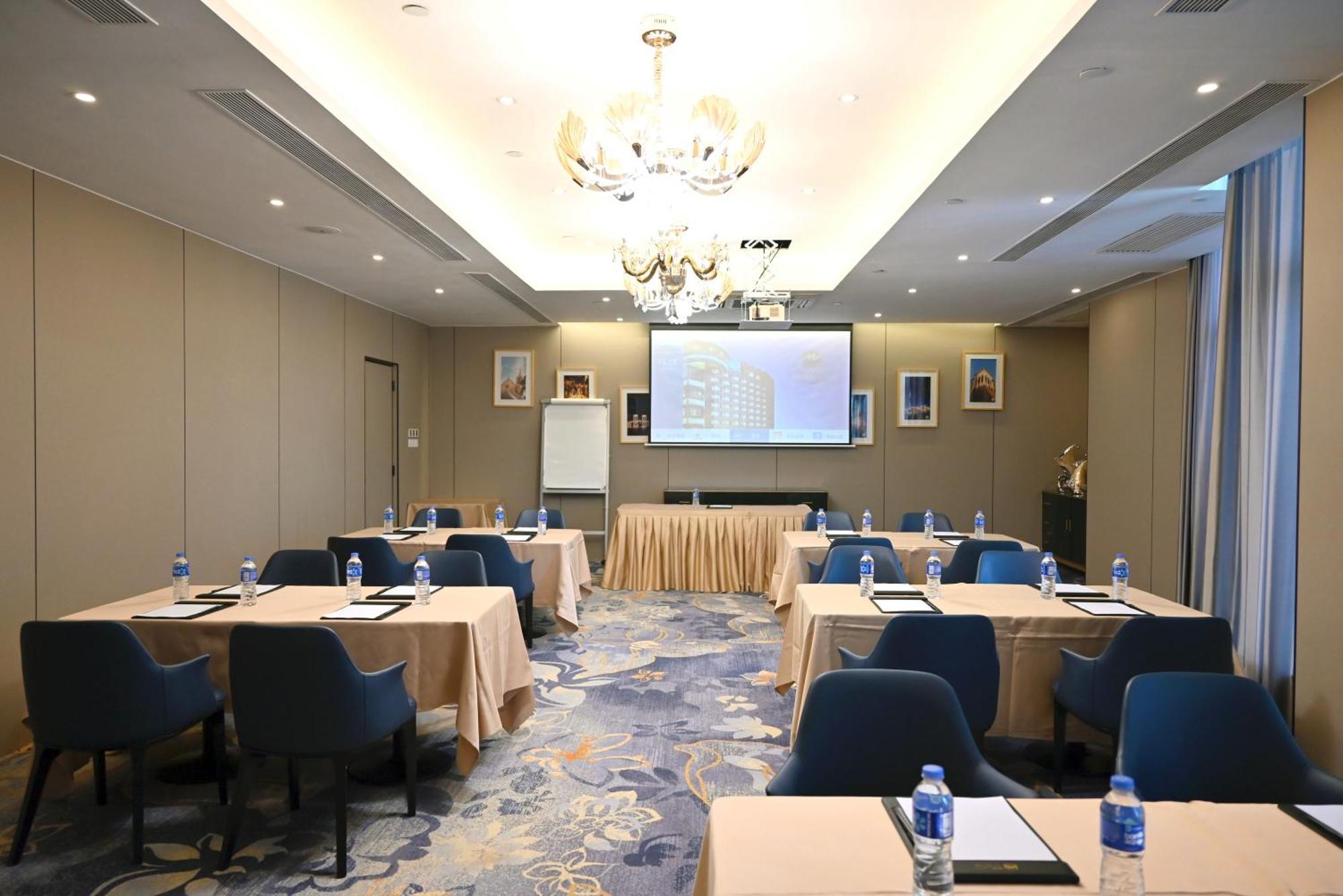 โรงแรมเมโทรพาร์ค โรงแรม 4*